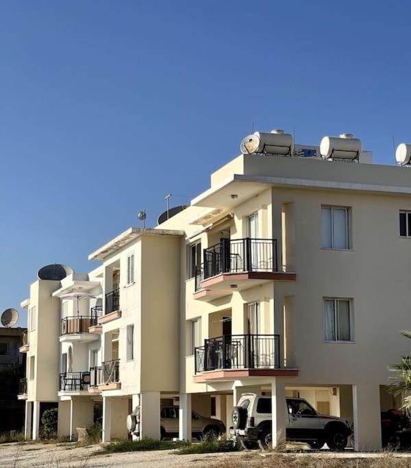 With A Luxurious Location Near The Sea Apartament *