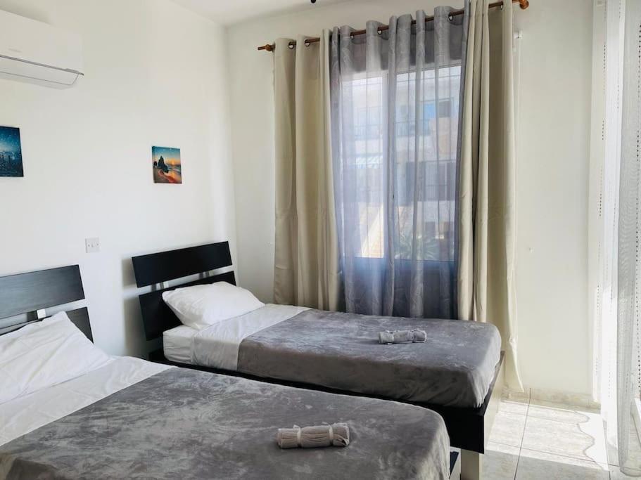 With A Luxurious Location Near The Sea Apartament