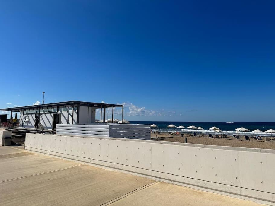Apartament With A Luxurious Location Near The Sea *