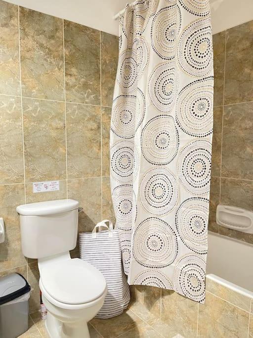 With A Luxurious Location Near The Sea Apartament Pafos