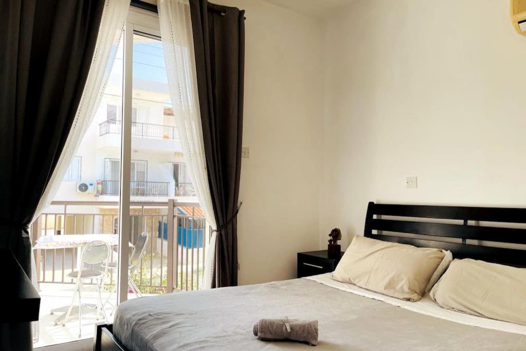 Apartament With A Luxurious Location Near The Sea
