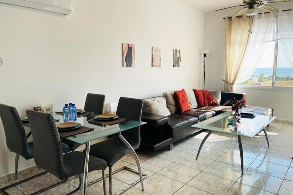 With A Luxurious Location Near The Sea Apartament *