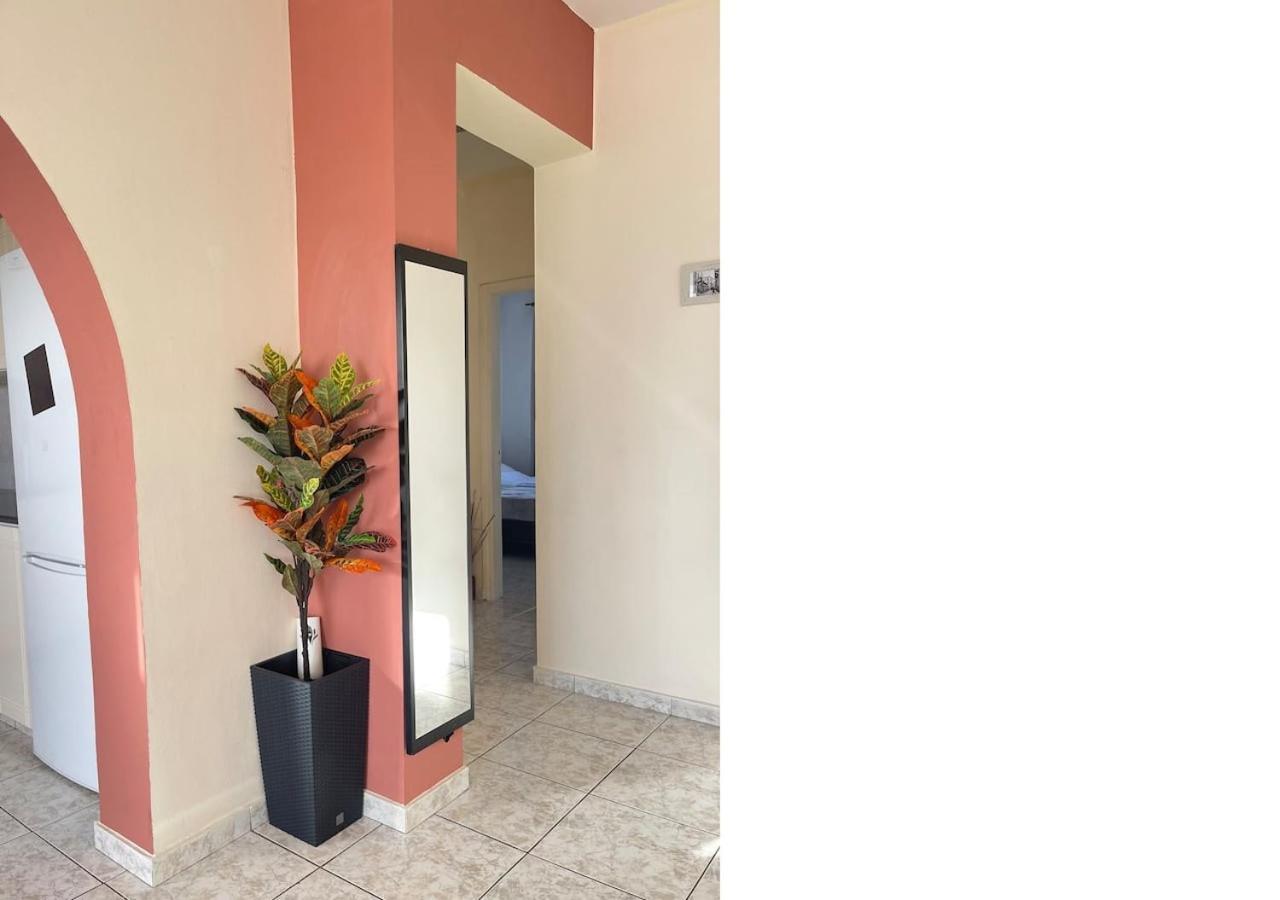 Apartament With A Luxurious Location Near The Sea
