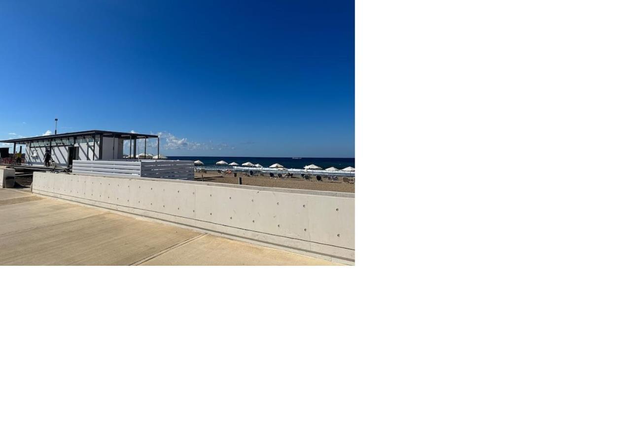 With A Luxurious Location Near The Sea Pafos