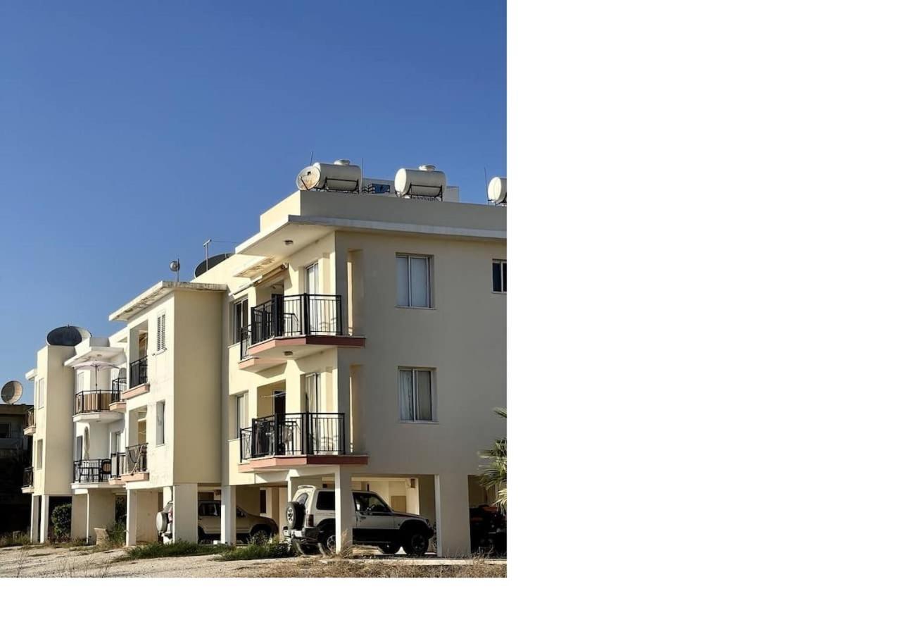 With A Luxurious Location Near The Sea Apartament *